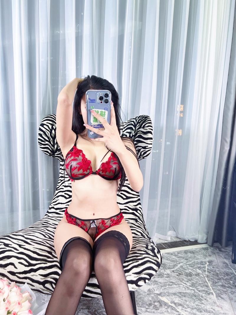 王馨瑶 红色花瓣内衣【22P-106MB】-快来一看