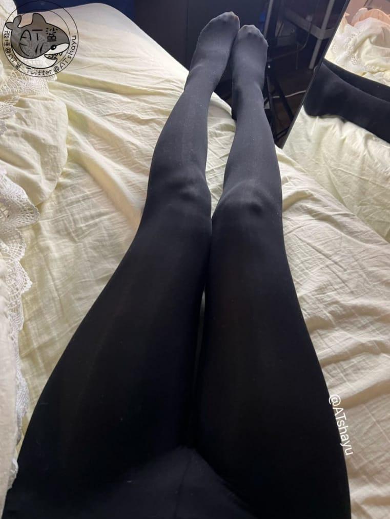 AT鲨 – 原相机质感黑裤袜-性感美女